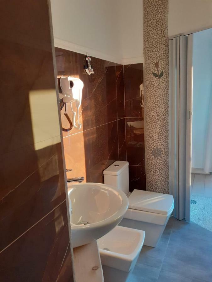 Vila Oliven Vlorë エクステリア 写真